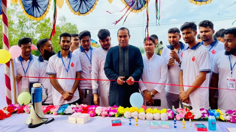 নওগাঁয় রাণীনগরে রাণীনগর অর্গানাইজেশনের উদ্যোগে ফ্রি রক্তের গ